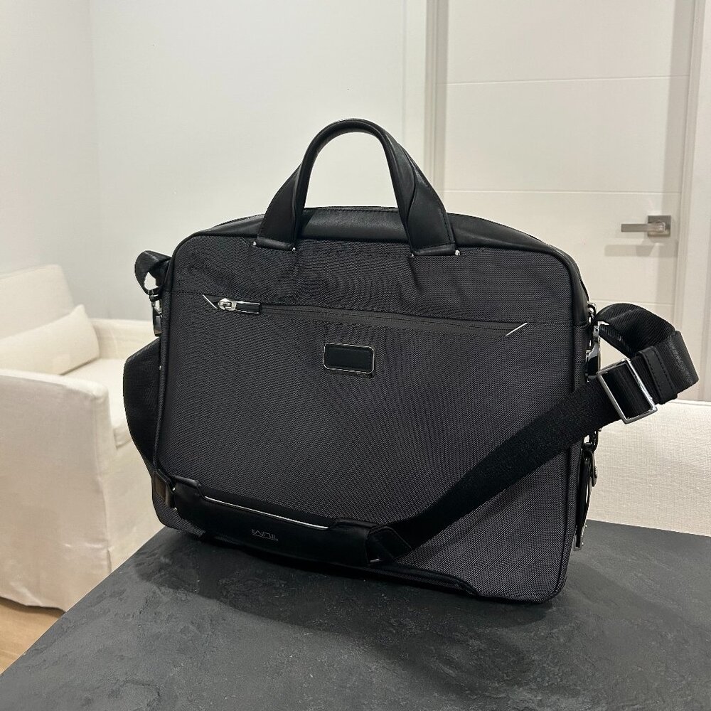 Tumi Slim Briefcase (Mint Condition)